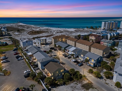 Destin Townhome • Walk to Sandy Beach & Water Taxi