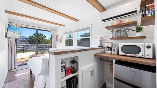 The Wave Rider: Container Home for Beach Lovers