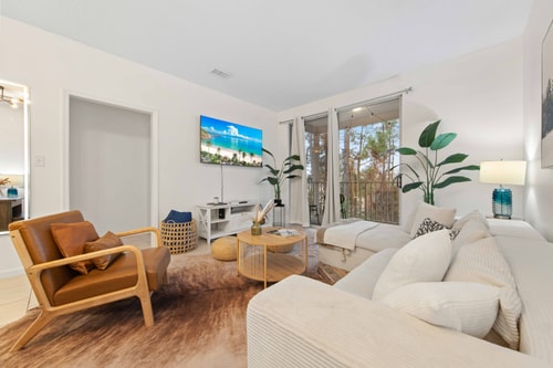 Walk to Grand Blvd • Boho 2BR + Pool + Gym