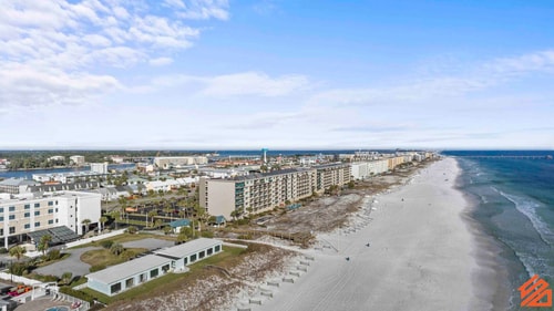 Okaloosa Island Hideaway Studio Condo on the Beach