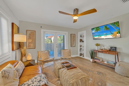 Hidden Bohemian Waterview 1BR Beach Access Retreat