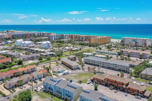 Secret Okaloosa Island Suite, Walk to 2 Waters