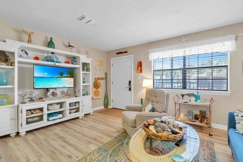 Okaloosa Island Escape 1BR Beach Access Condo