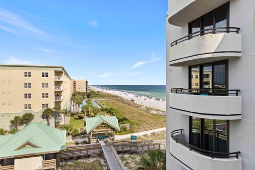 Luxury Gulf-View Corner Condo • Balcony & Sunrise