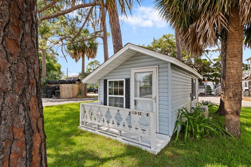 Cozy Coastal Cutie | Budget-Friendly Beach Escape