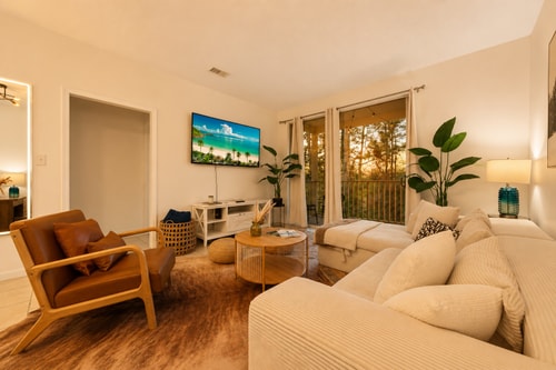 Walk to Grand Blvd • Boho 2BR + Pool + Gym