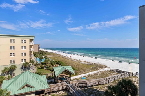 Lux 2BR Beach Condo • Free Beach Chairs 2026