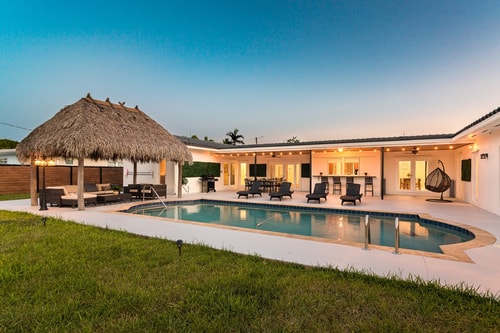 Spacious 5.5 BR Villa | Heated Pool, Grill, Tiki