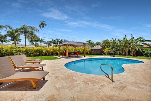 Light & Quiet 4-Bedroom Villa w/ Heated Pool & BBQ