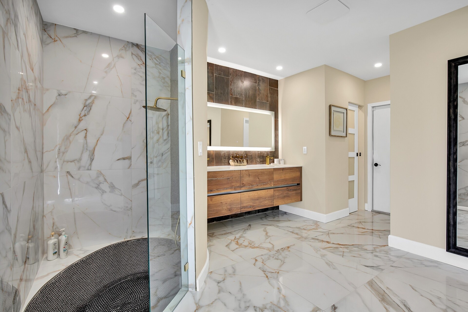Fully Remodeled 4 bed 4 bath Retreat, Heated Pool — photo 6