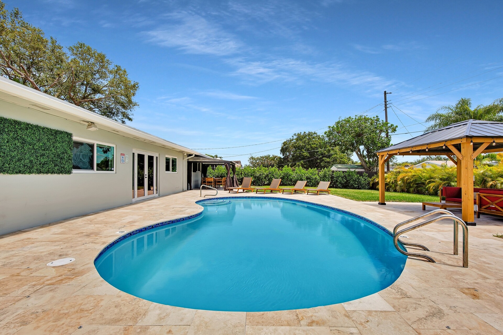 Light & Quiet 4-Bedroom Villa w/ Heated Pool & BBQ — photo 6