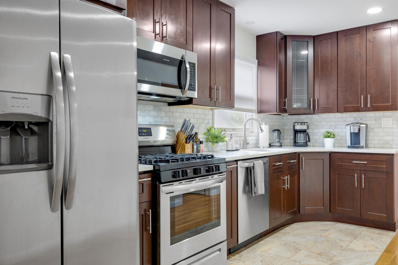 Stylish 3 BR Apartment, 20min to NYC Free Parking — photo 3