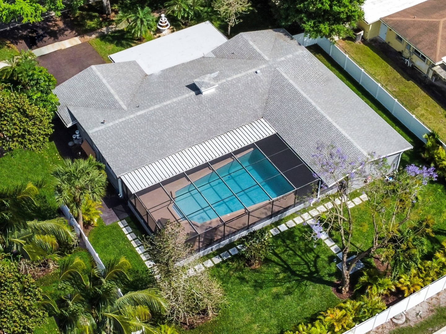 Fully Remodeled 4 bed 4 bath Retreat, Heated Pool — photo 2