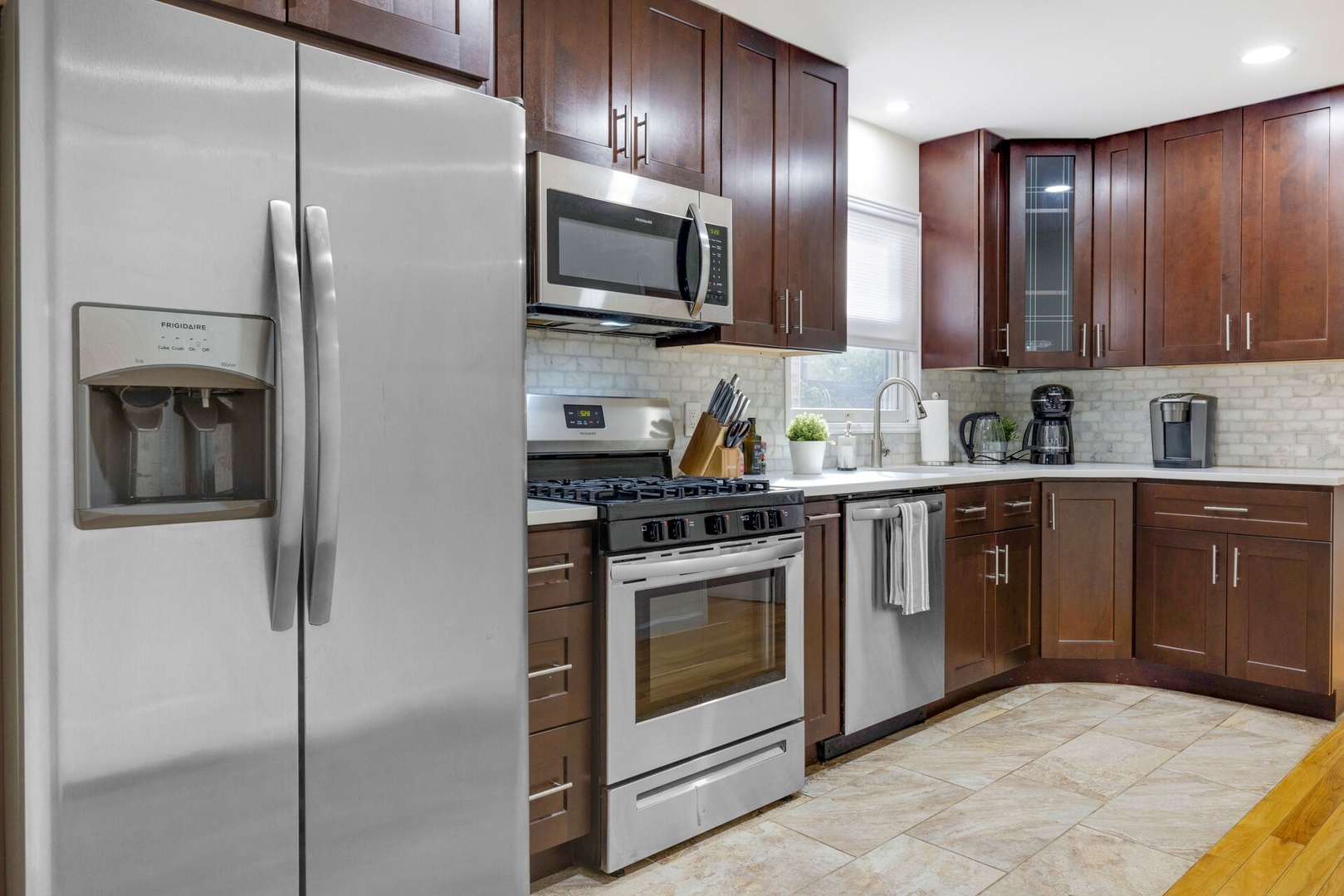Cozy 3 Bedroom Family Apartment Close to Manhattan — photo 3