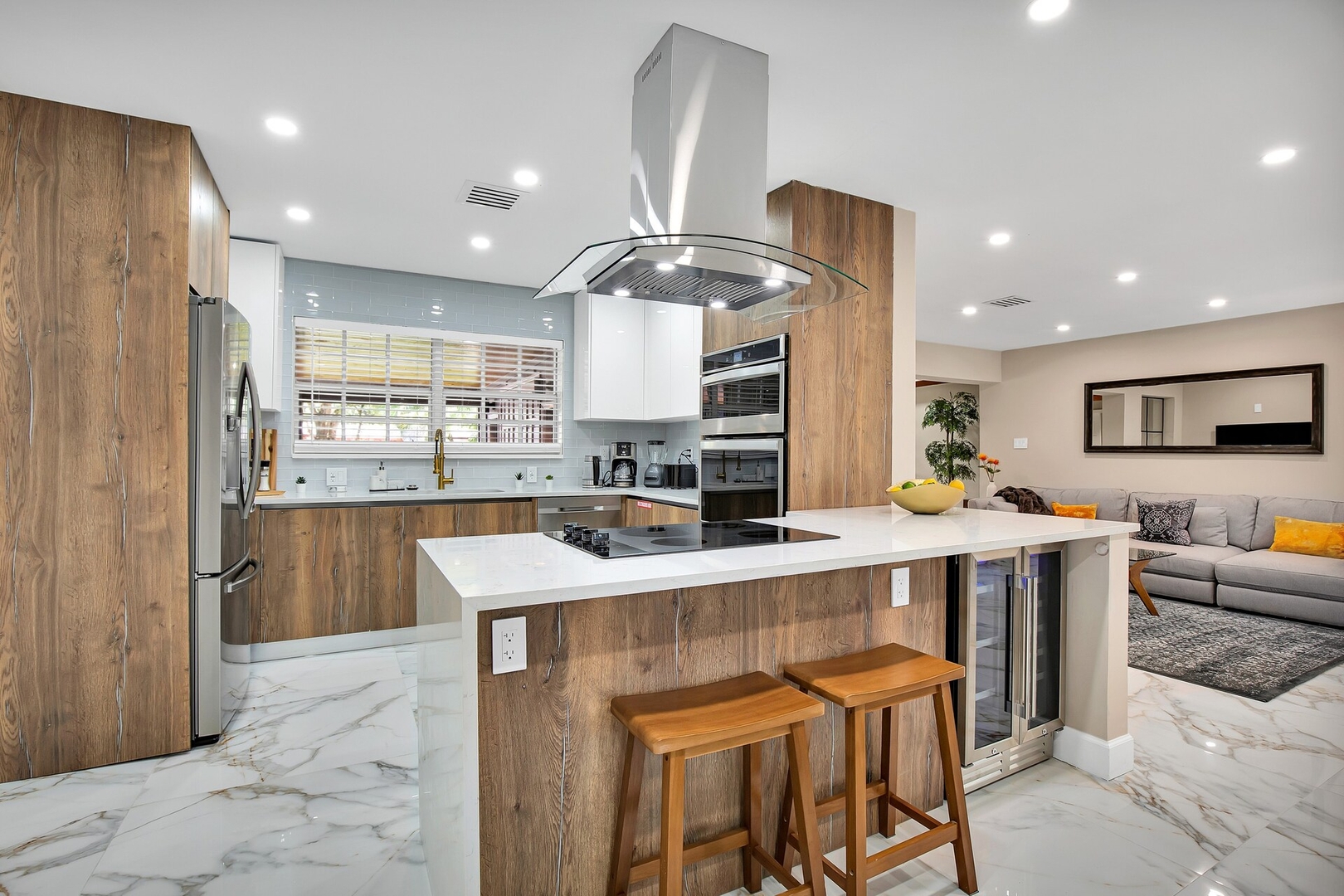Fully Remodeled 4 bed 4 bath Retreat, Heated Pool — photo 5