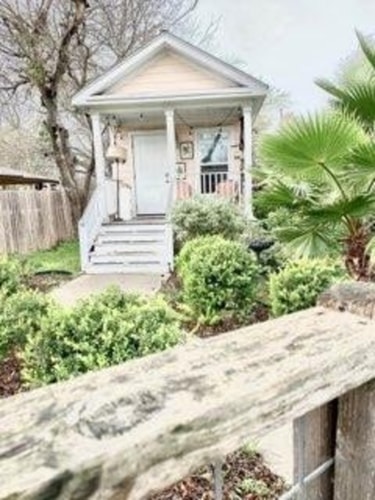 Charming East Cottage | Sweet Stay | Near Airport