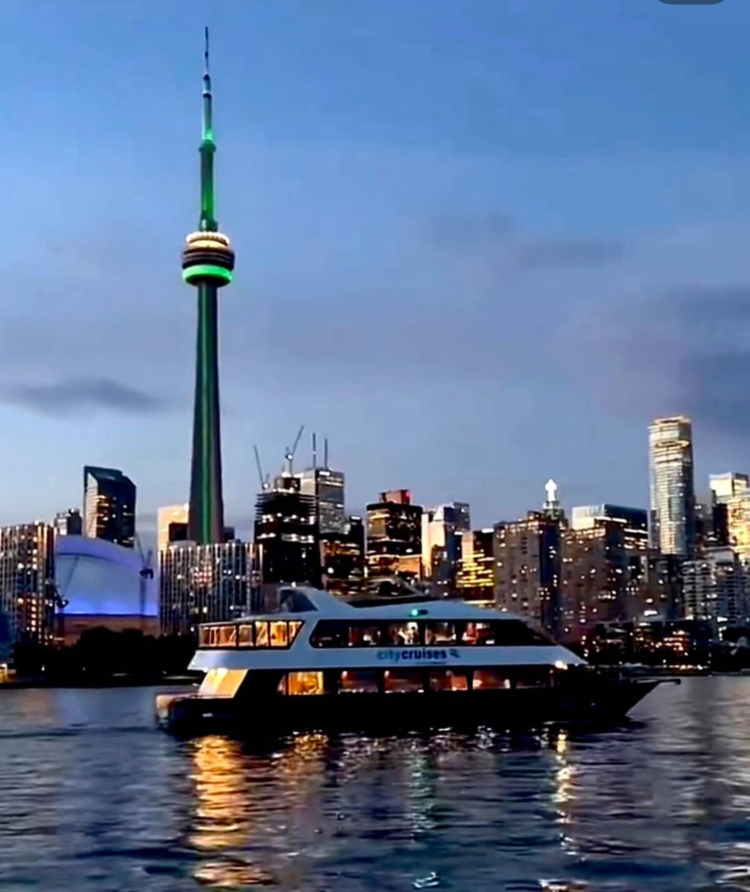 Lake And Cn Tower View With Pool And Gym - Gorgeous City Haven - Mississauga