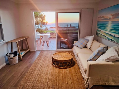 Perfect oceanfront Cottesloe apt