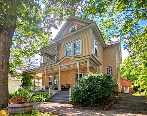 Private bed with En-suite bathroom Marigold Room