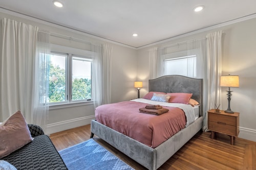 Lakeside Luxe Stay: Perfect Bay Area Getaway