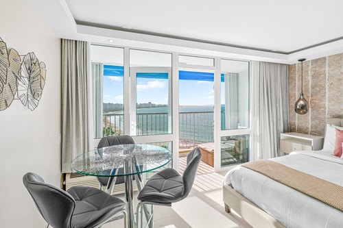 Stylish beachfront apt prime location and parking