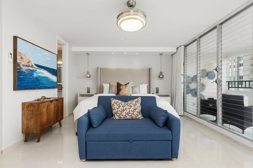 Luxury Beachfront Apt with Pool