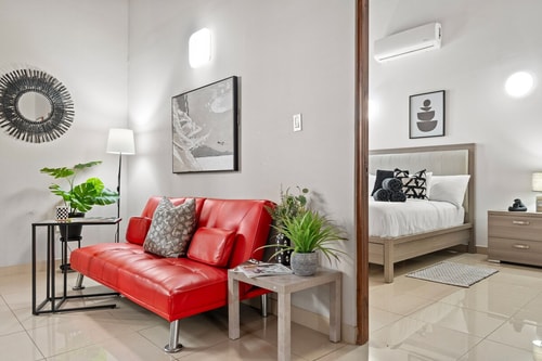 Central 1BR Apt w/  2 balconies