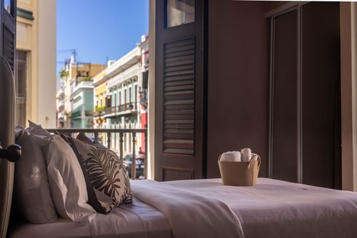 2BR Gem, Balconies, A/C & Wi-Fi