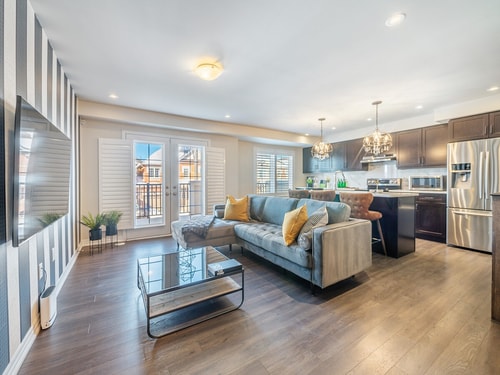 Spacious 3-Bedroom Townhouse in Oakville!