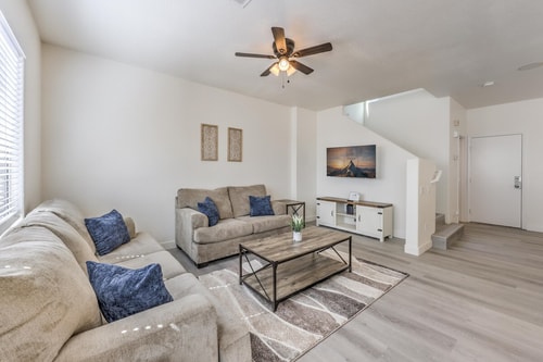 5 queen beds/Free Streaming/Wi-Fi/Tv's/Coffee