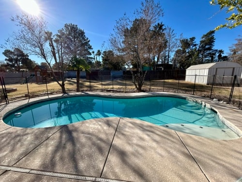 12 guests. W/ Ping pong, Air hockey, Volleyball!