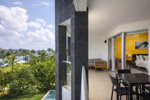 Oceanfront Mareazul w/ jacuzzi & 120m pool