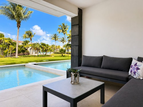 Oceantfront, walkout pool, Mareazul