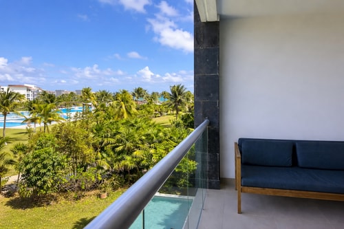 Beachfront Luxury Unit w/Airport Pickup