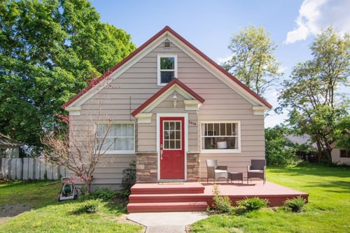Sleeps 10 | Fenced Yard | Downtown CDA