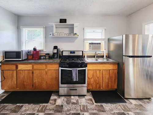 Sleeps 14 | 2 Kitchens + 2 Laundry | Downtown CDA