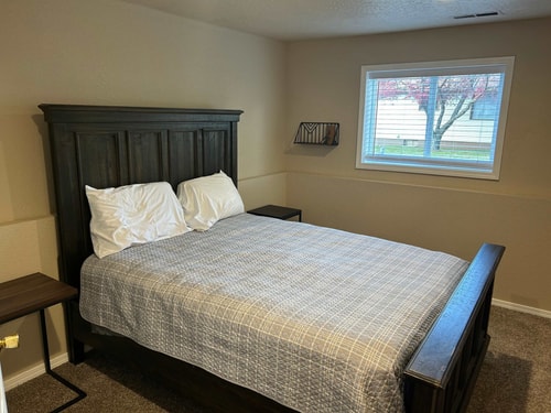 Walk to Downtown CDA | Sleeps 8 | Arcade + Pets
