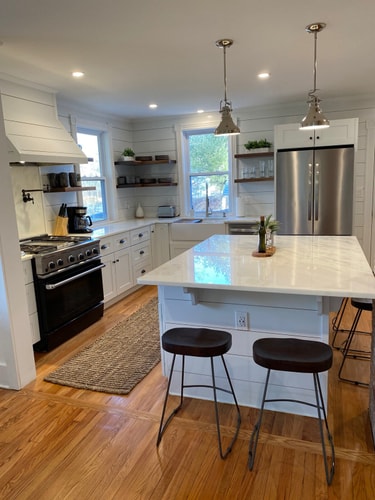 Renovated farmhouse w/hot tub Hudson Valley escape