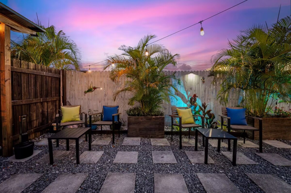 Private Deck, Pet Friendly & Spacious Courtyard
