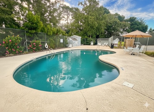 Mins to Beach - Pool - Screened Porch-Free Parking