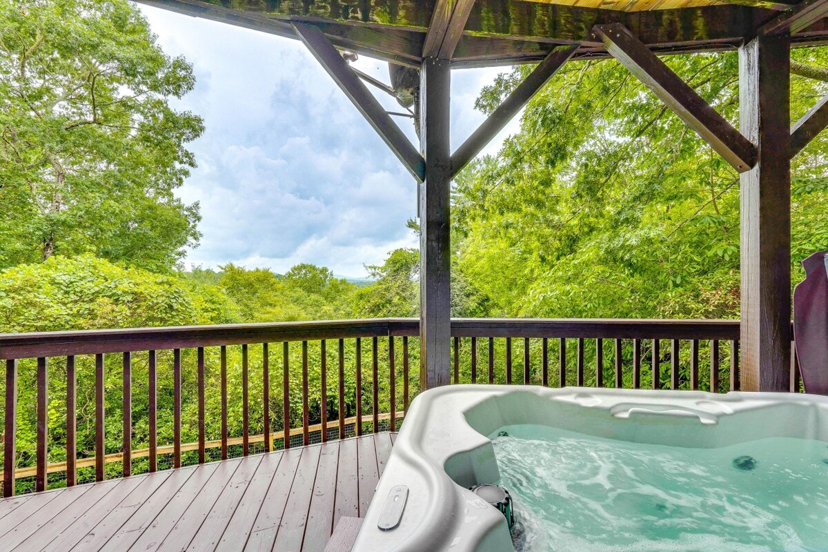 Hot Tub + Mountain Views