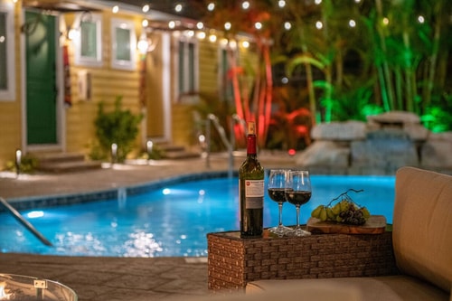 King Bed-Step to Madeira Beach-Heated Pool-Private