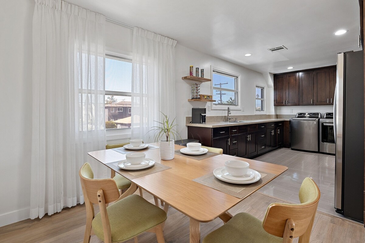 Mins from SoFi, Pet Friendly & Free Parking