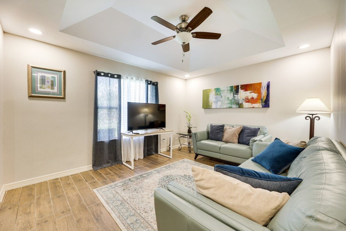 Spacious Backyard: San Juan Home Near Border