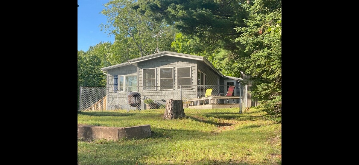 The Beach House” On Lake Amnicon. Pet Friendly