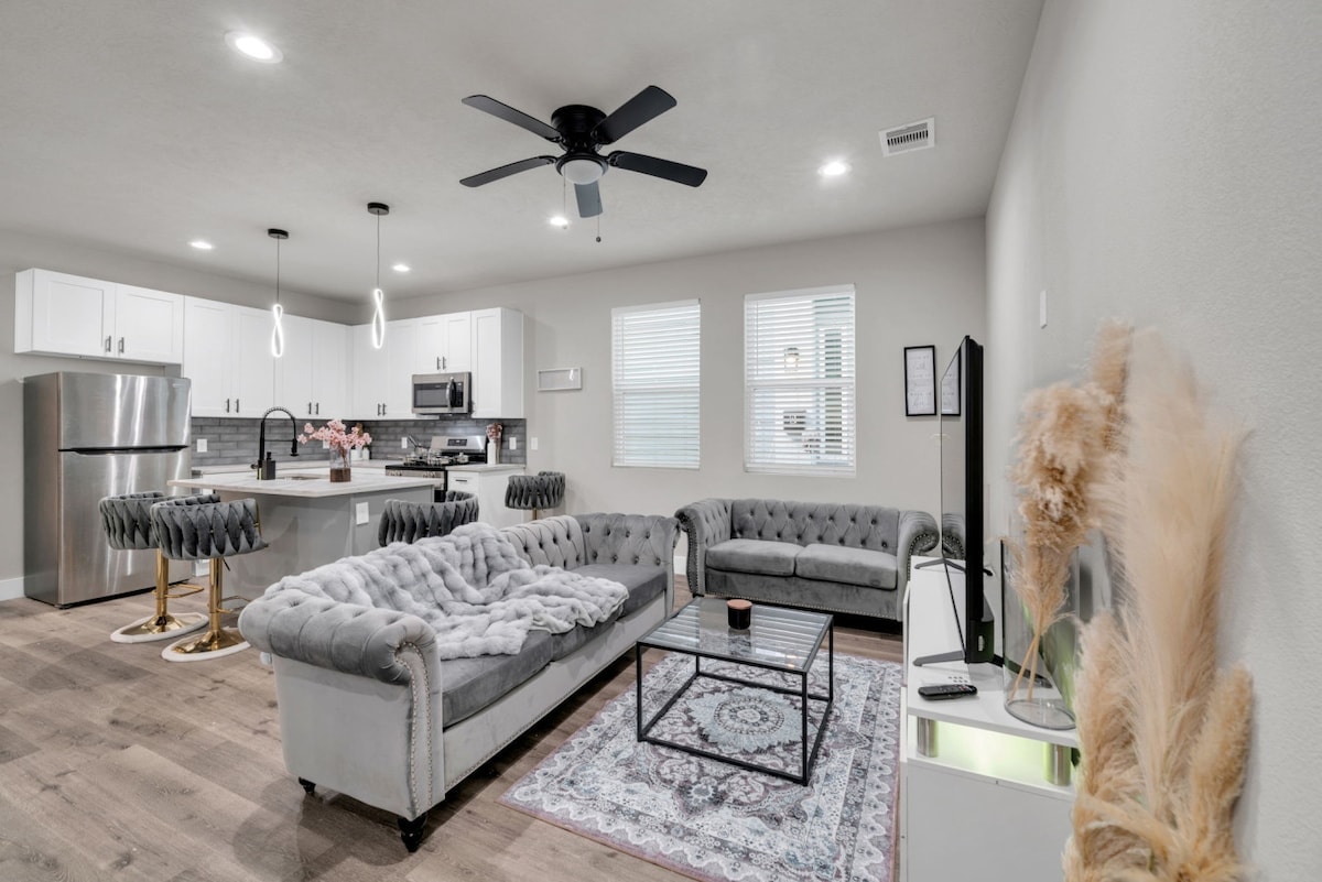 Executive Home, Private Yard & Free Parking