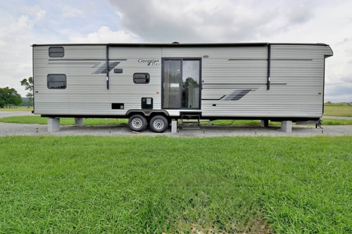 Outdoor Dining • BBQ Grill • Fire Pit • Park Views