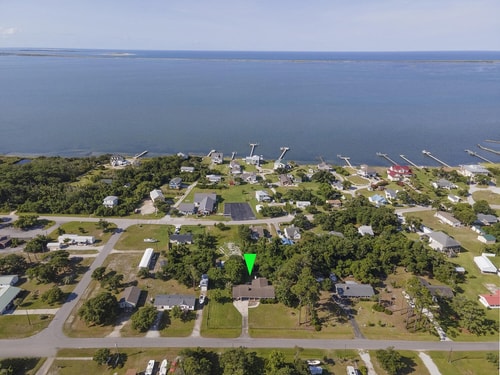 Park your Boat! Mins from the Ocean•Screened Porch