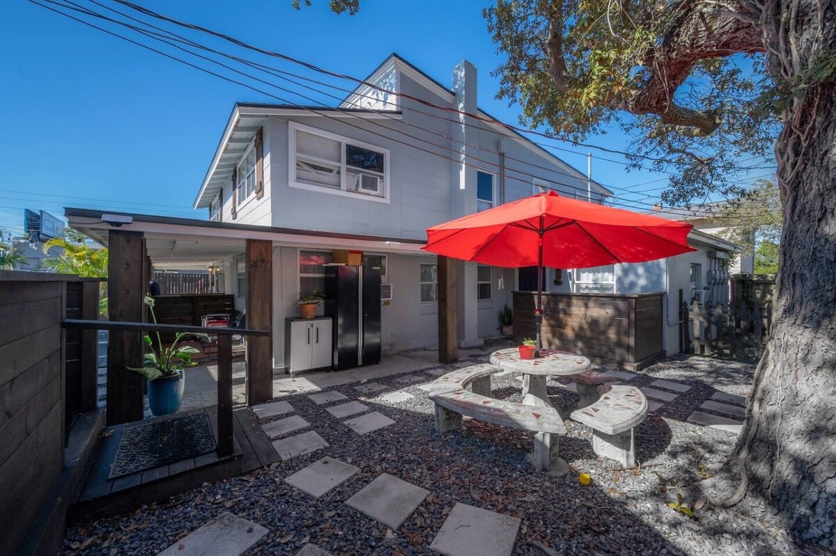 Private Deck, Pet Friendly & Spacious Courtyard