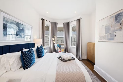 Sleeps 6 • FREE Parking • 20 Min to Times Square
